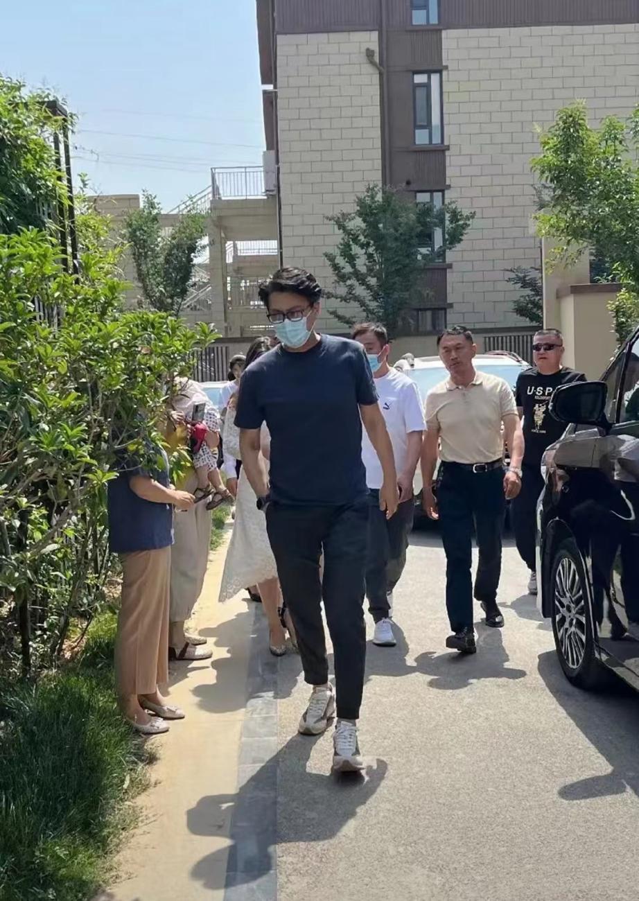 广州疫情趋缓防控仍紧，济南紧急部署防输入