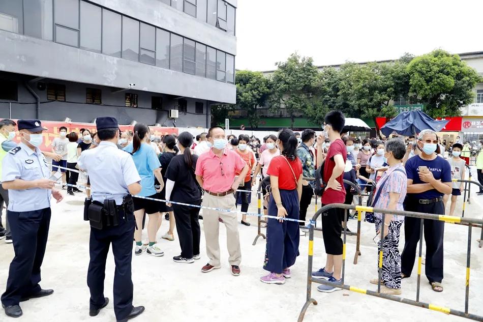澳门疫情平稳过渡，郑州防控政策优化，双城记下的防疫智慧与挑战