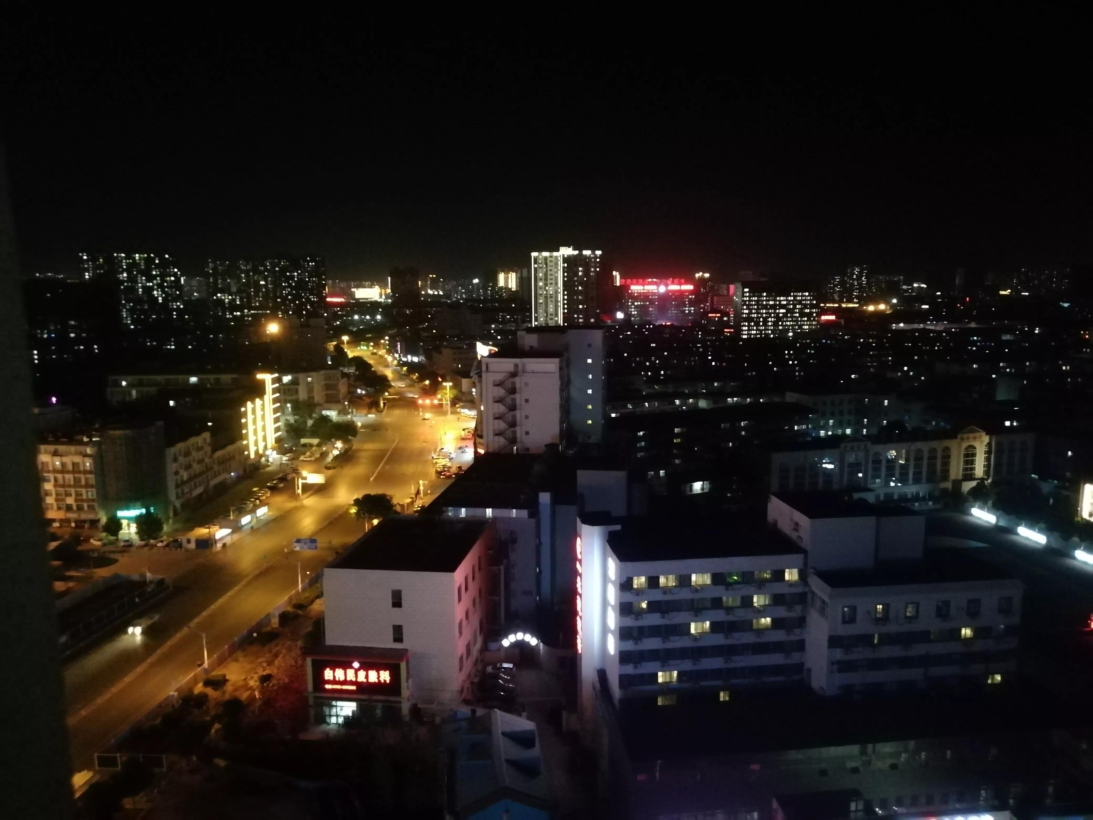 疫情下的长沙封城，坚韧与希望并存的城市故事
