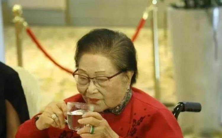 香港疫情最新消息，新增确诊病例再现波动，专家呼吁警惕秋冬反弹风险
