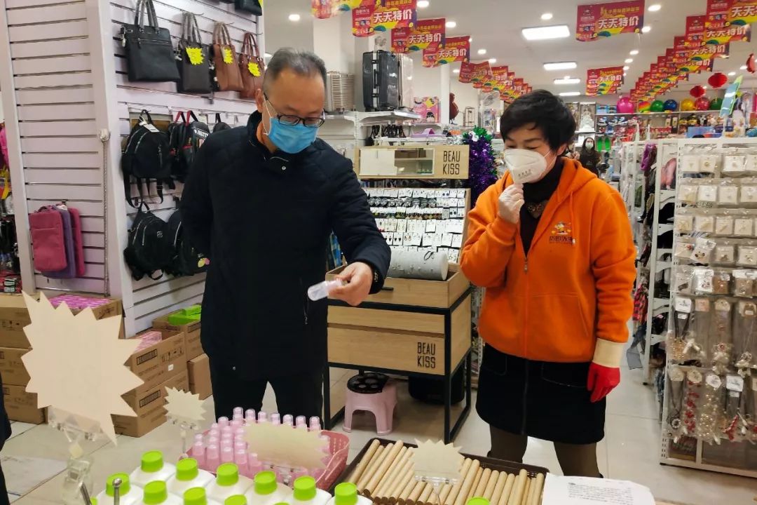 呼和浩特市领导亲临现场检查防控措施 疫情期间耳饰店有序营业