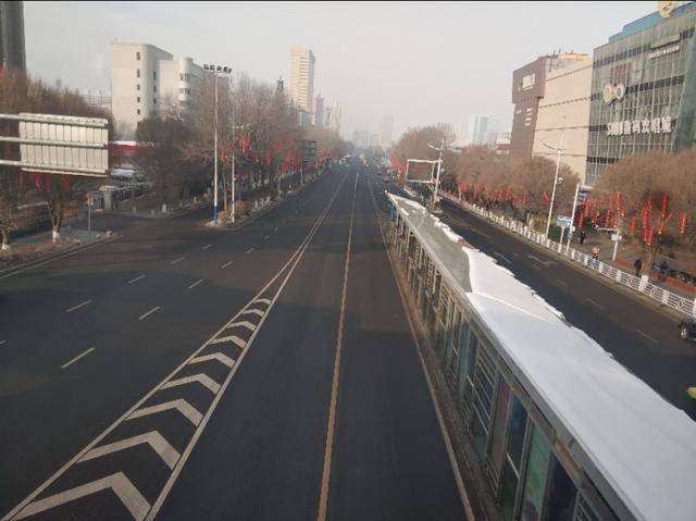 乌鲁木齐封城，疫情下的城市封锁与挑战