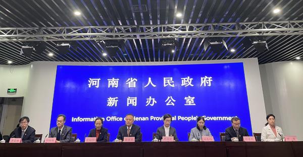直播直击郑州疫情防控发布会，透明沟通下的城市守护与民生温度