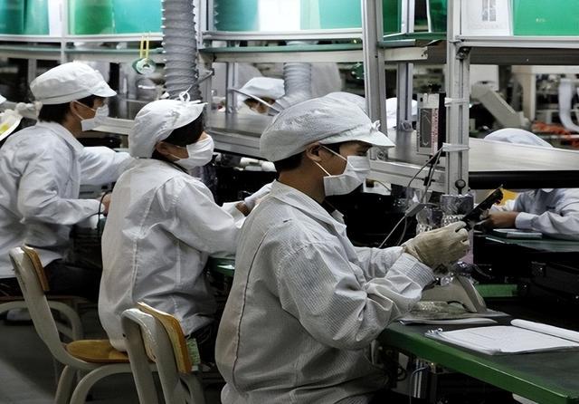 郑州富士康疫情风暴，制造业巨头的防疫挑战与社会反思