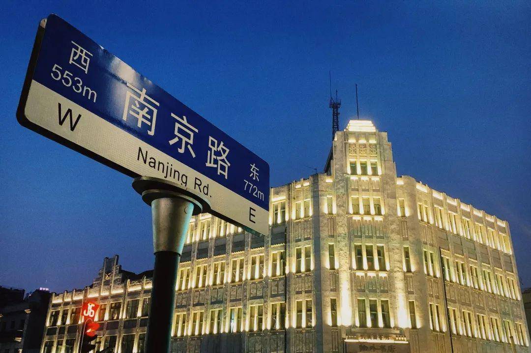 郑州疫情封闭区域，一座城市的静默与坚守，见证人间大爱与复苏希望