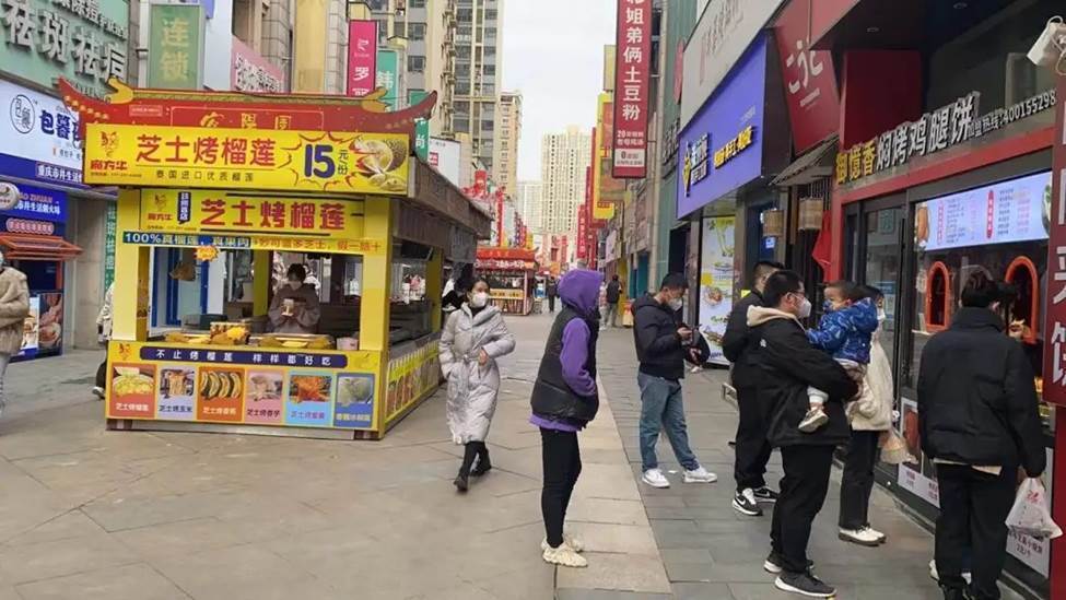郑州疫情封城没，一座特大城市的精准防控与韧性考验