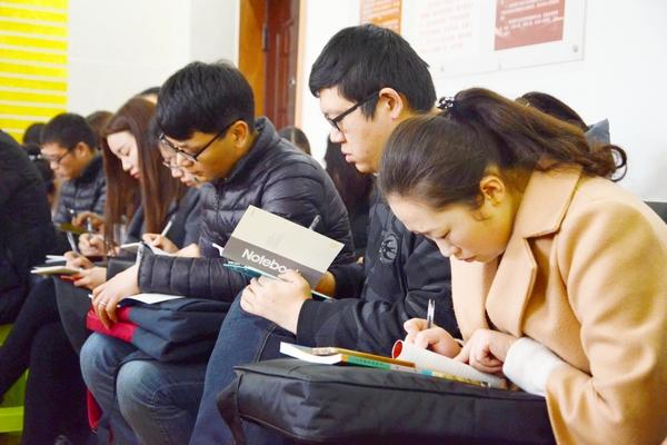 拨通前的必修课，郑州师范学院教务处电话背后的服务全景图