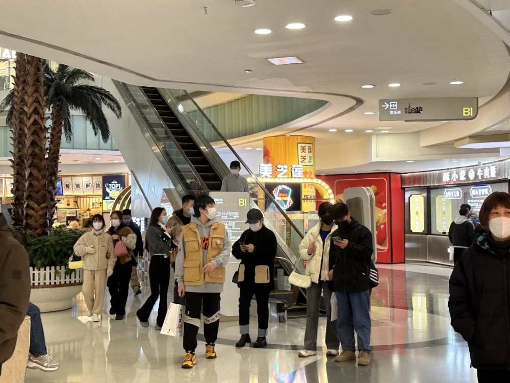 郑州商场复苏记，从沉寂到繁华，城市消费脉搏再跳动