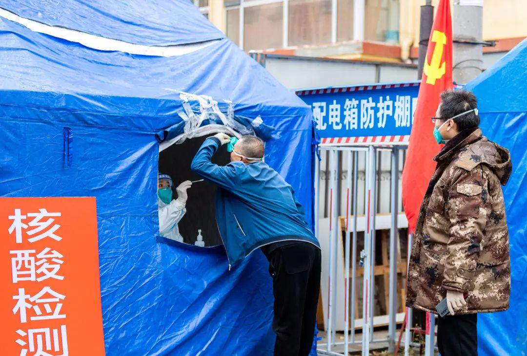 呼和浩特市疫区纪实，一座城市的坚韧与温情，在风雨中守望相助