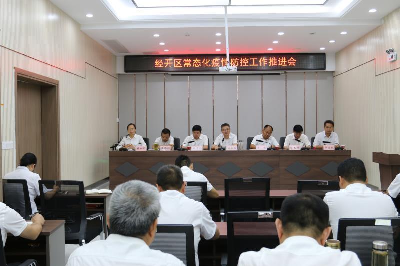 双城记，上海与郑州的疫情应对策略与民生韧性解析—从精准防控到常态化管理的新思考