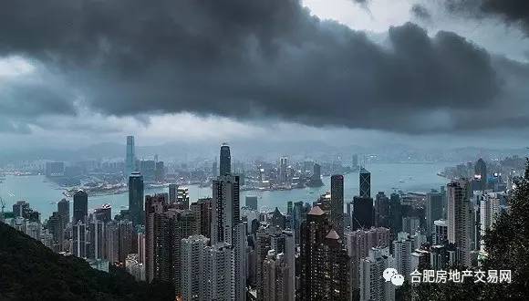 香港防疫之路，从危机到韧性的城市保卫战