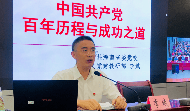 躬耕杏林践初心 擎旗奋进卫健康—记上海市卫生健康委党组副书记的使命与担当