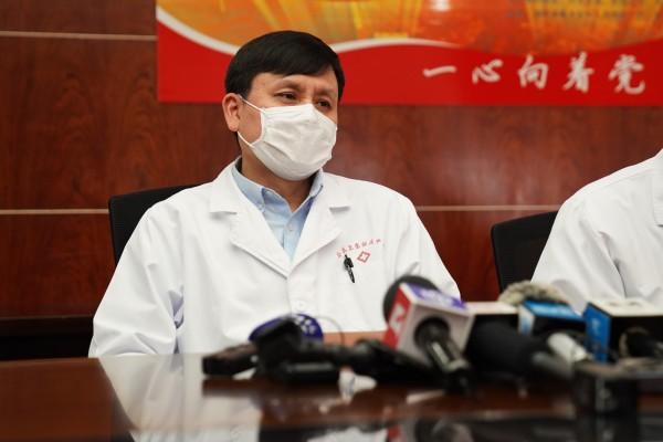 张文宏履新上海卫健委副主任，专业力量的崛起与公共卫生治理的转型