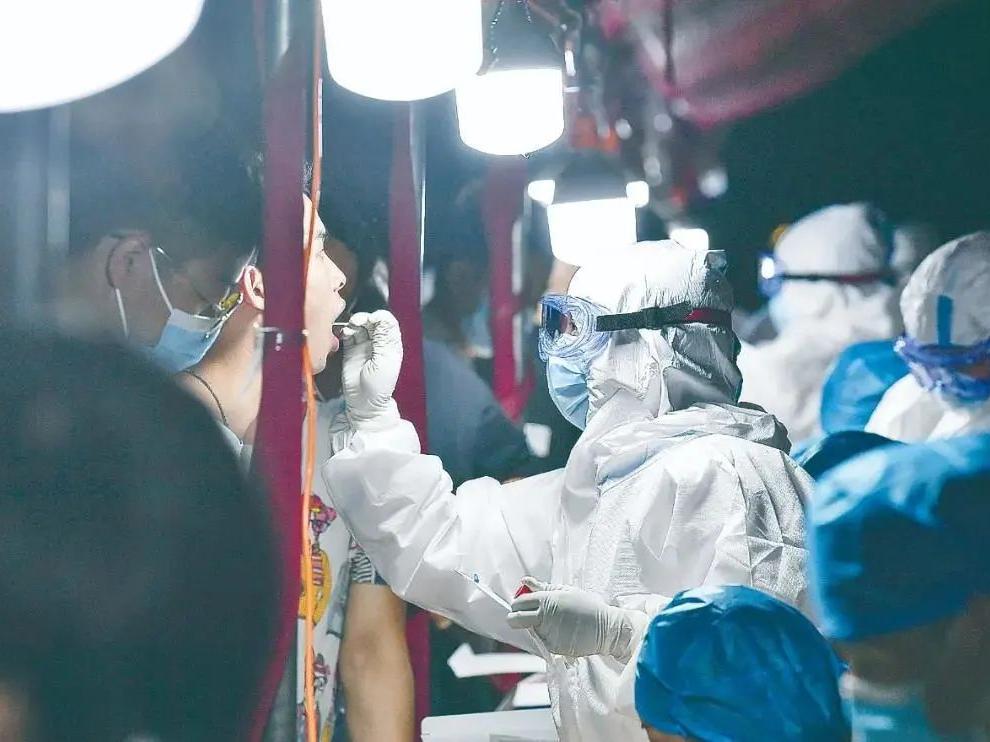 南京感染者重庆轨迹追踪，跨省流动下的防疫警钟与城市应对实录