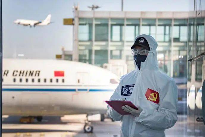 南京机场疫情，一面镜子，照见中国防疫的韧性与挑战